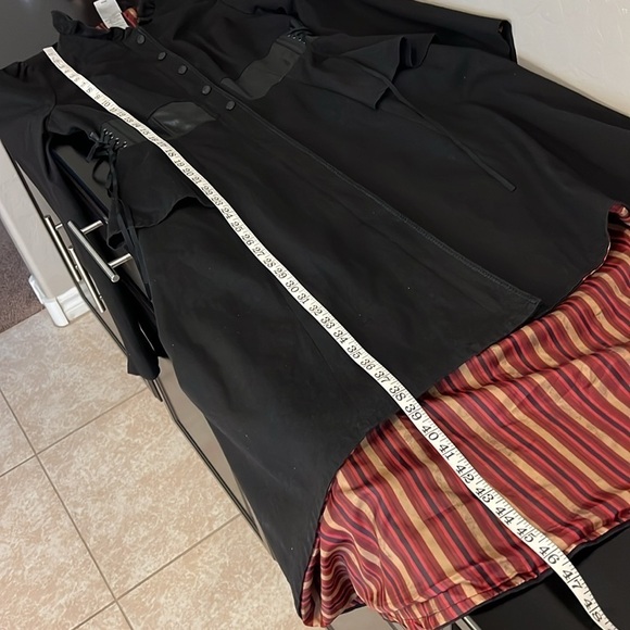 Disney Alice Through The Looking Glass Red Queen Trench Coat Hot Topic Size LG - Picture 10 of 16